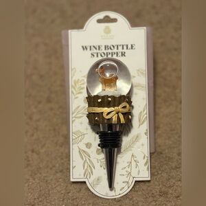 NWOT  Wild Eye Designs Deer in a Snowglobe Wine Bottle Stopper
